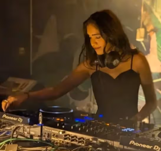 DJ NAVYA